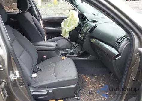 2011 Kia Sorento Lx z USA, uszkodzony, nr VIN 5XYKT4A16BG094090